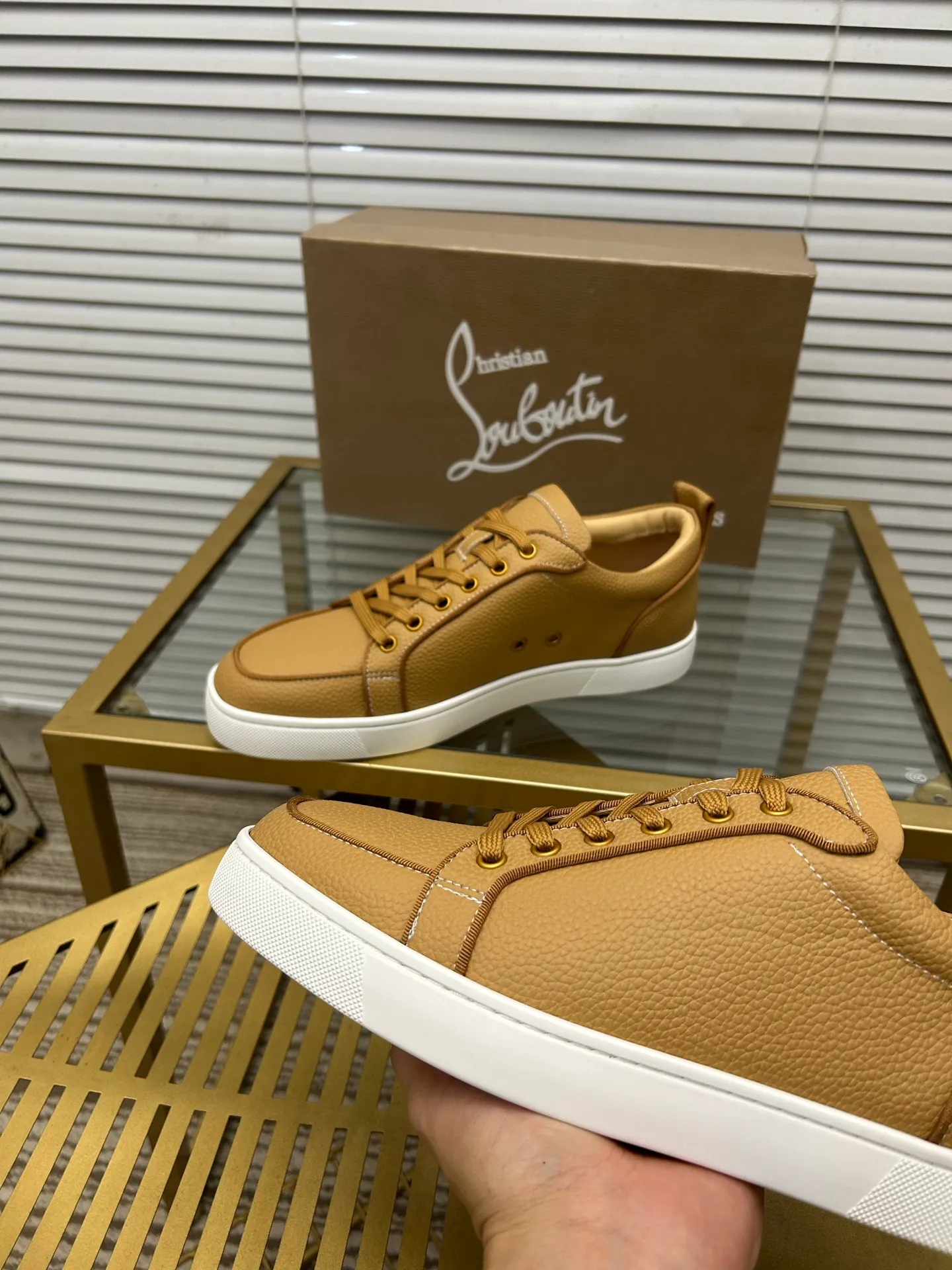 (Customized model) Ex-factory price is 480. christian louboutin (CL red sole shoes) counter series, casual sneakers for couples 📢 📢 📢 Exclusive hot style release 🎈🎈💪 Movable latex feet 👻 Finished outsole line [Proud] 😝Female 35-40# Male 38#-46, global supply😝 [Top version]: Original imported genuine leather upper, top original leather lining, original molded TPU outsole, original 1:1 detail processing, original shoe last,